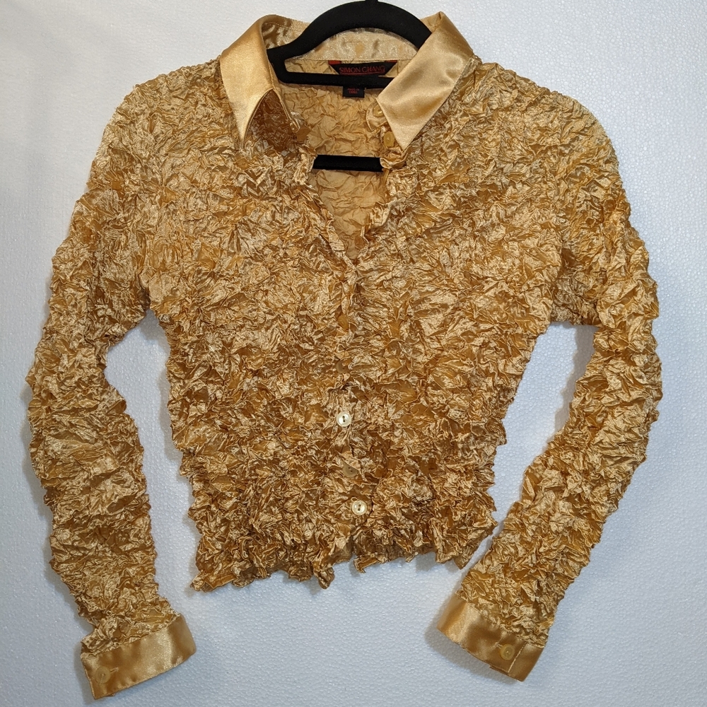 3/$25 Simon Chang Crinkle popcorn button blouse